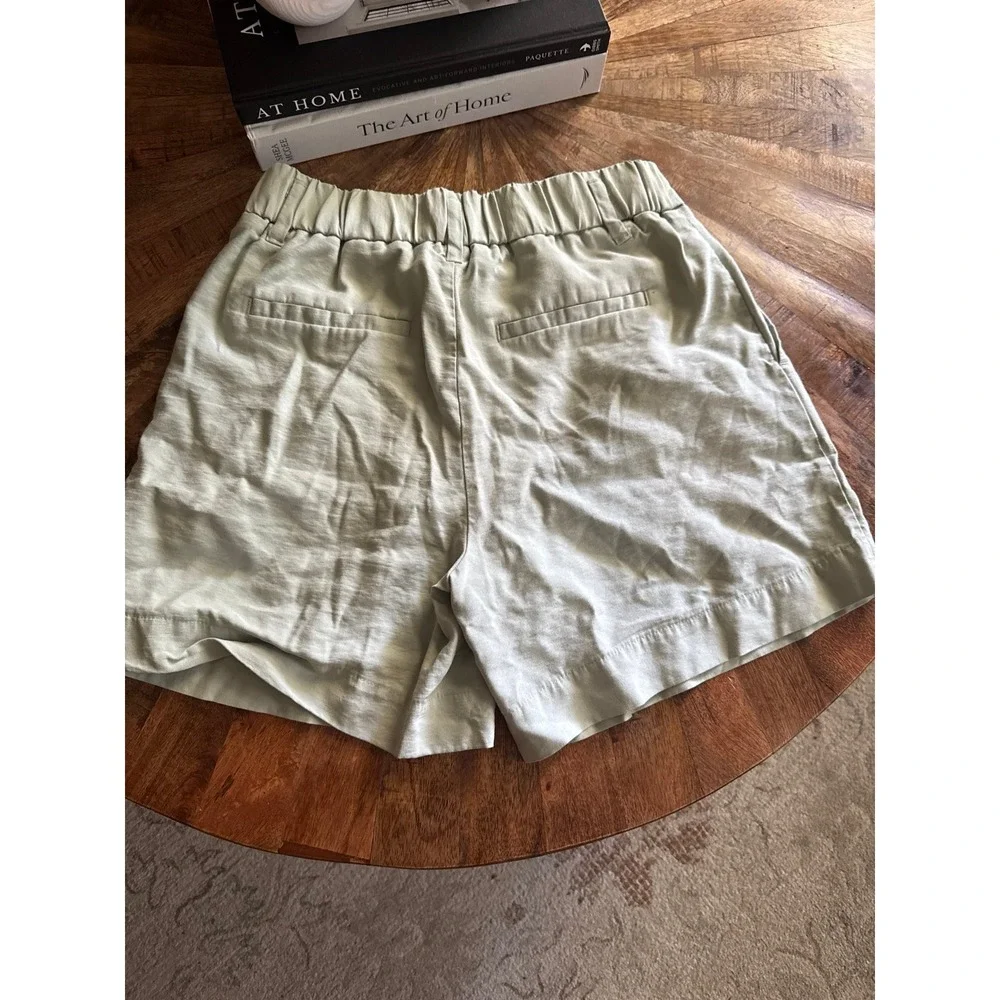 A‎ New Day light green short